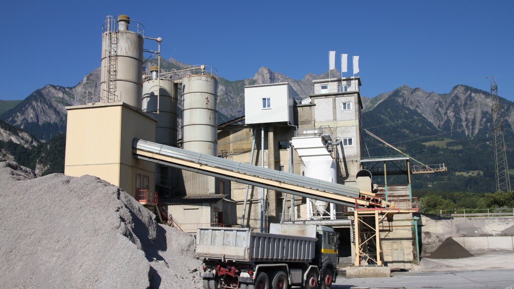 Cement plant where platinum crucibles are used for high temperature testing