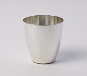 35mL Platinum crucible for high temperature applications and research.